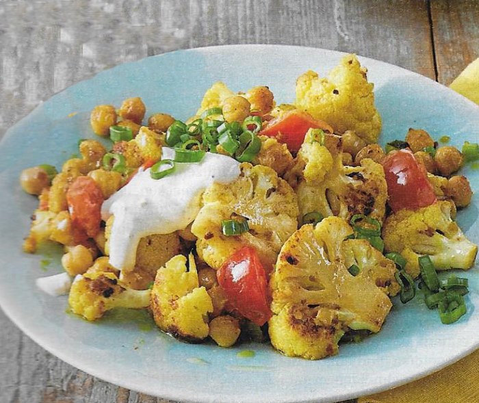 Schneller Blumenkohlsalat mit Joghurt-Curry-Soße – Rezepte