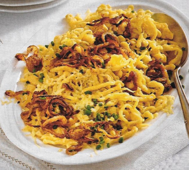 Käsespätzle mit Röstzwiebeln und Schnittlauch – Rezepte