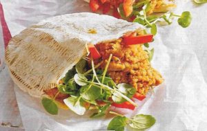 Pita-Brot mit Paprika-Hummus