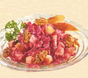 Rotkohlsalat mit Äpfeln