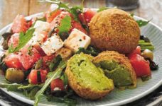 Falafel mit Melonen-Feta-Salat