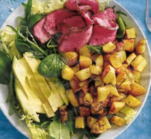 Rindfleisch mit Kartoffeln und Avocado