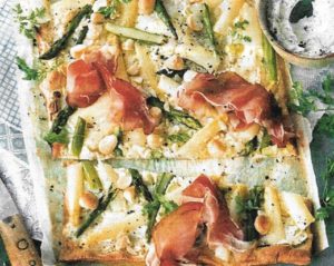 Spargel Flammkuchen mit Kerbel